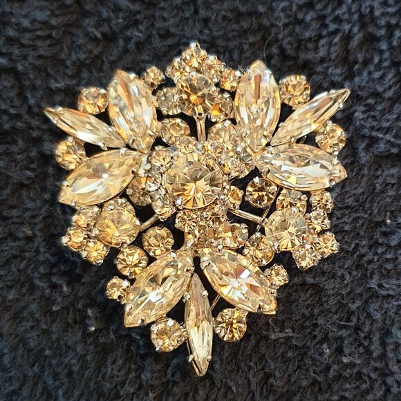 ✨ Vintage Sparkle — Exquisite White Rhinestone Brooch ✨ - Picture 3 of 11